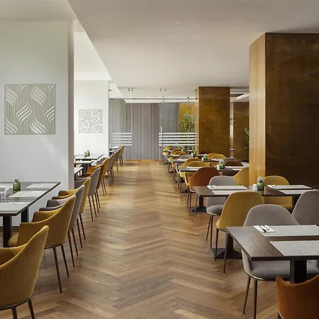 Hilton Prague Atrium-2